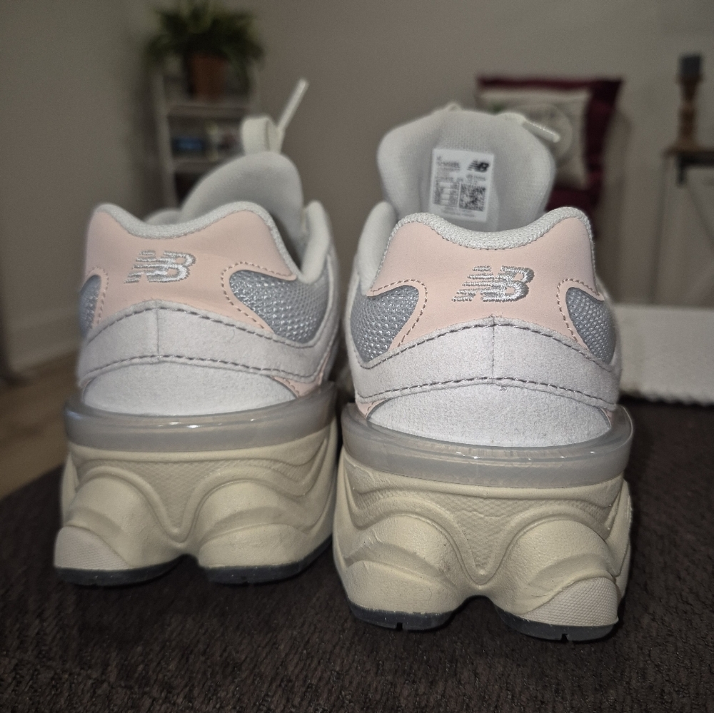 New Balance Women's Chunky Sneakers in Light Gray and Pale Pink - Picture 3 of 5